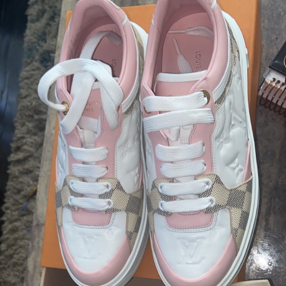 New Louis Vuitton Pink & Off White Sneakers - Picture 1 of 6